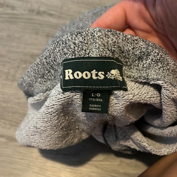 ROOTS salt and pepper and dark grey track shorts lightly worn, Mid rise size L - Picture 3 of 6